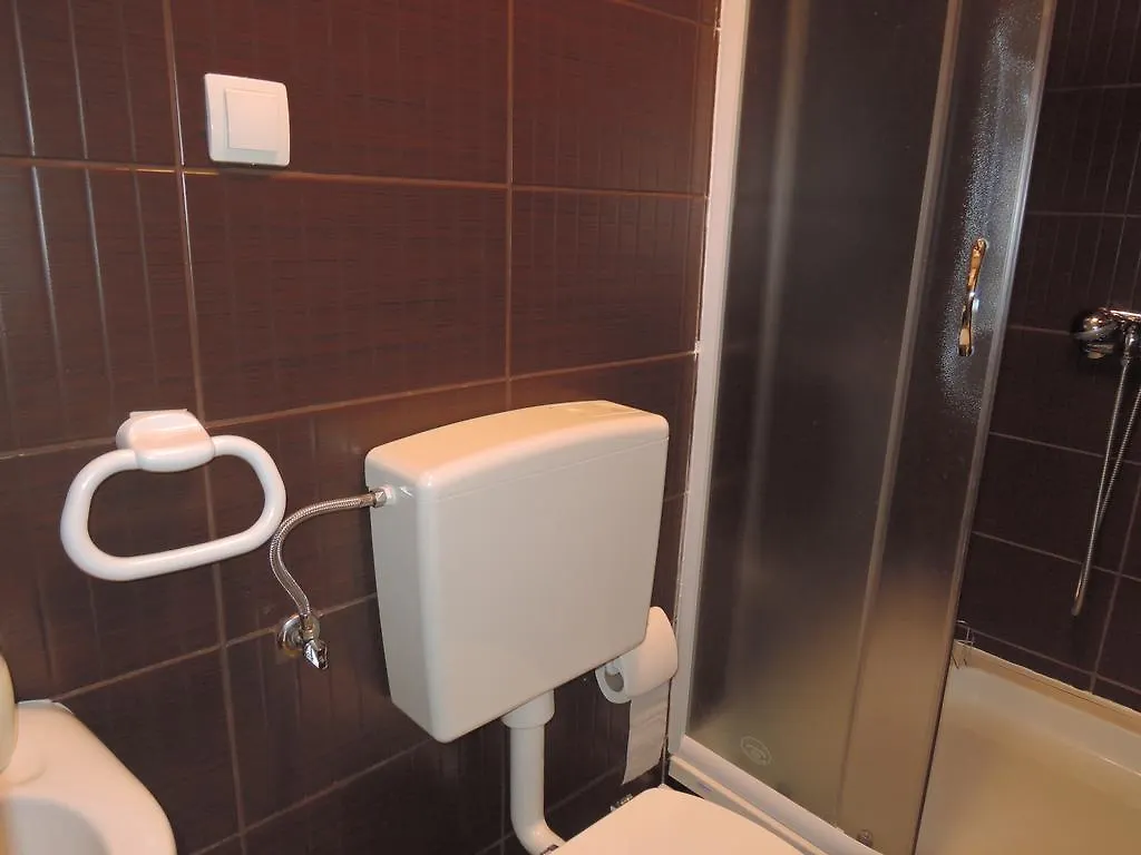 Hostel Kvarner-All Rooms With Private Bathrooms & Dorms Rijeka