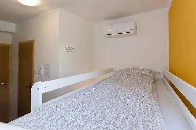 Hostel Kvarner-All Rooms With Private Bathrooms & Dorms Rijeka 0*,  Croácia