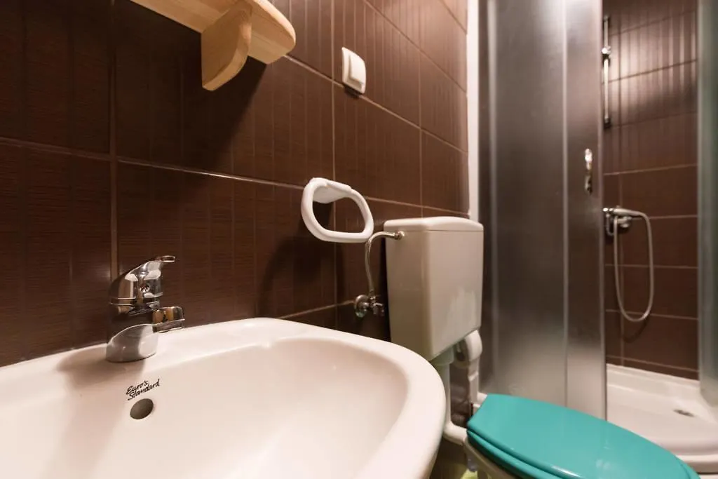 Hostel Kvarner-All Rooms With Private Bathrooms & Dorms Rijeka 0*,